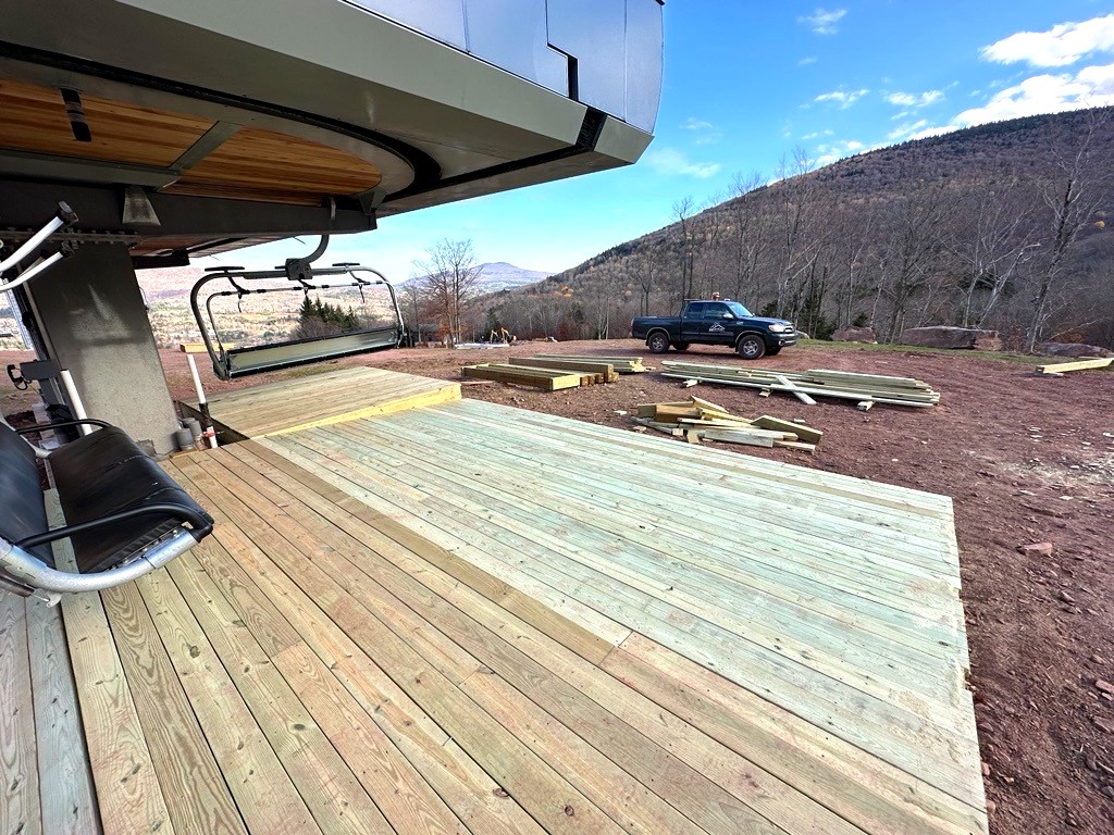 Broadway Express is looking great with its new loading decks! ⛷️ Another milestone checked off our Epic Lift Upgrade list. ✅

Join us for our 65th season! Grab your Epic Pass before prices go up on Nov. 17. bit.ly/3jWLMxk

#Hunter65 #HunterMountain #epicliftupgrade