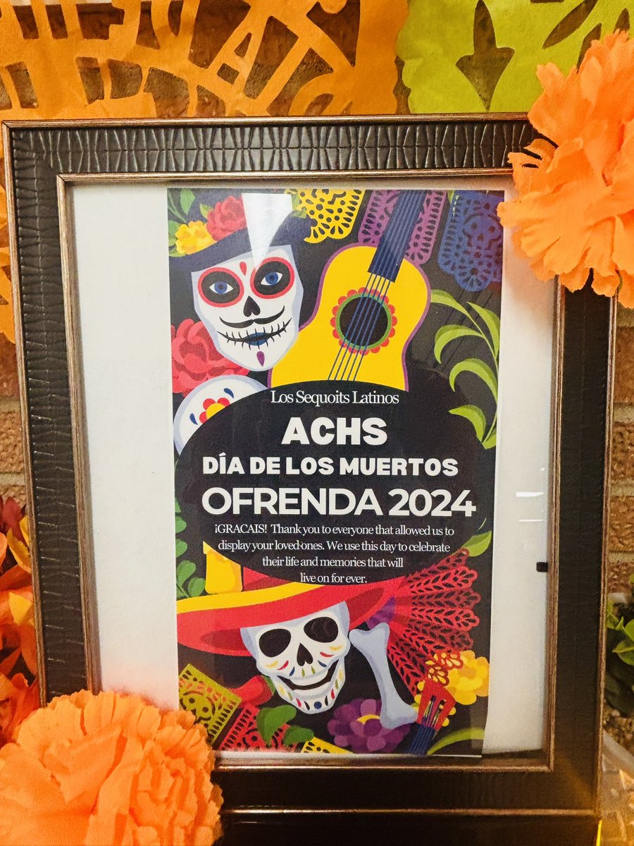 ProfeGarcia117's tweet photo. #LosSequoits are proud to share the beautiful perspective of life and death with the school for #DíaDeLosMuertos. For many staff + students, it was their first time participating in this Mexican tradition. This is the first official year for this club for Latino students at ACHS! https://t.co/LpPRGxS1Mx
