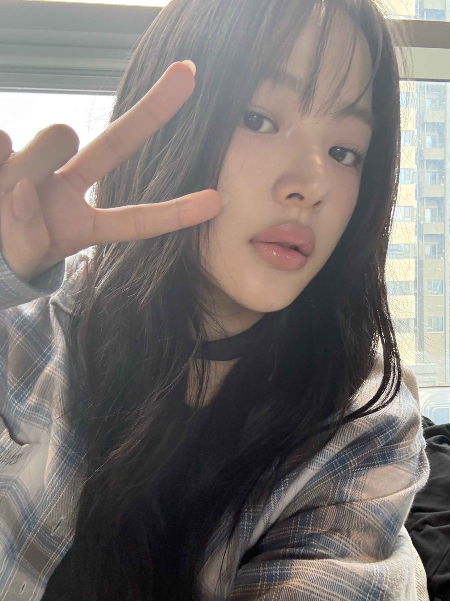 picsnewjeans's tweet photo. #MINJI phoning update https://t.co/qVTWAjxZNI