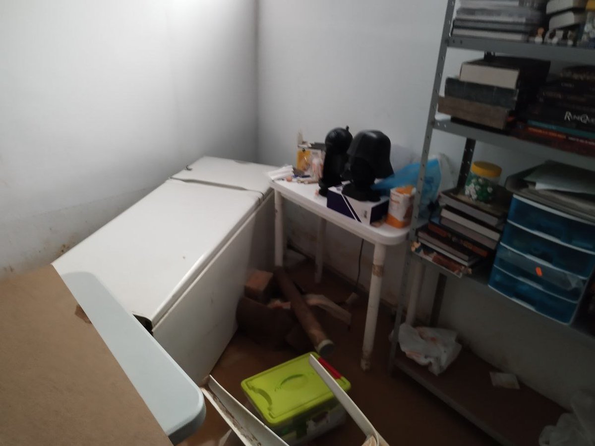 Roach Room tweet media