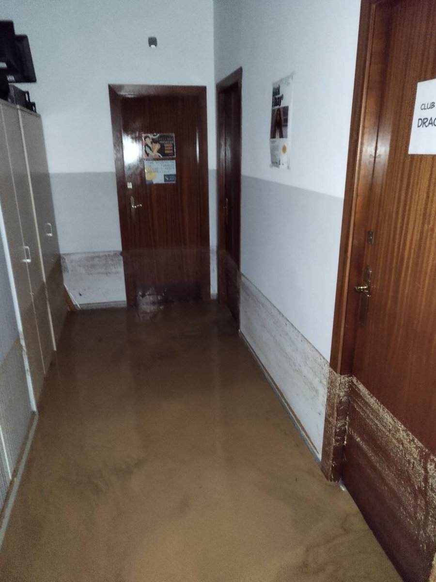 Roach Room tweet media