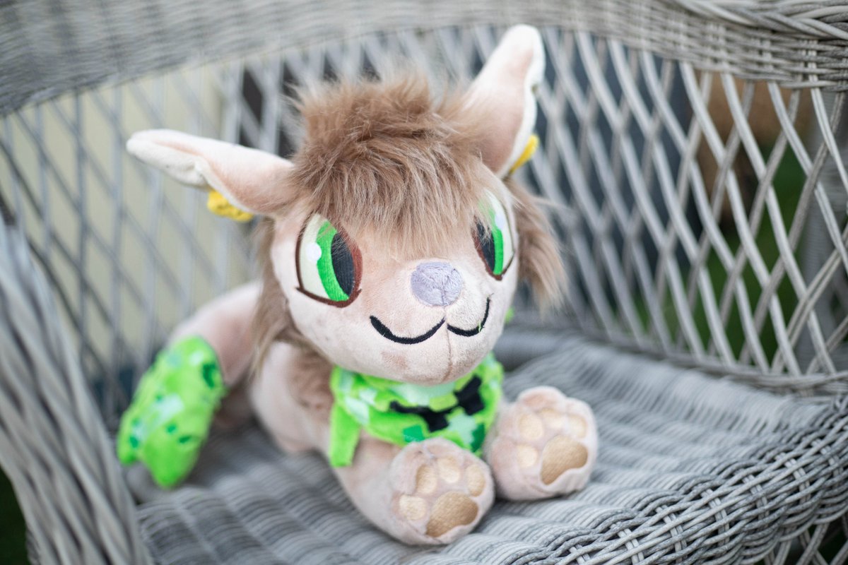KitsewStudio's tweet photo. Sewing these two was really exciting😊! Both plushies have magnets in their noses and can give each other a smooch💚💋♥️ https://t.co/u0exAv00rt