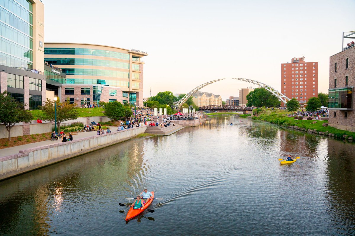 We're searching for a visionary CEO to guide DTSF into a vibrant future! If you're a leader with a passion for community and growth, join us in shaping downtown Sioux Falls.  #DTSF #CEOHiring buff.ly/3NRCzYe