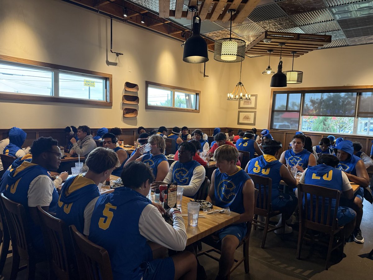 The Tiger breaking bread at  Cotton Patch before the game today. I’m bringing back tradition one step at a time.