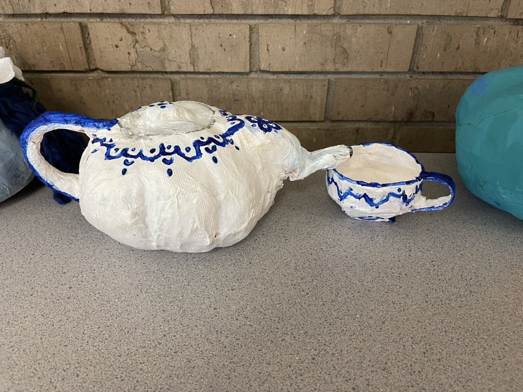 Out of the Annual Pumpkin Patch Gallery Walk, there was only 1 winner, and the award went to L. Munger! A very talented 8th gr that turned a paper mache pumpkin into a Gorgeous Porcelain Tea Pot with a matching Tea Cup! Enjoy your $20 gift card! 🎉👏🙌
<a href="/TMSBobArts/">Travis MS BobArts</a> <a href="/IISDFineArts/">Irving ISD Fine Arts</a>