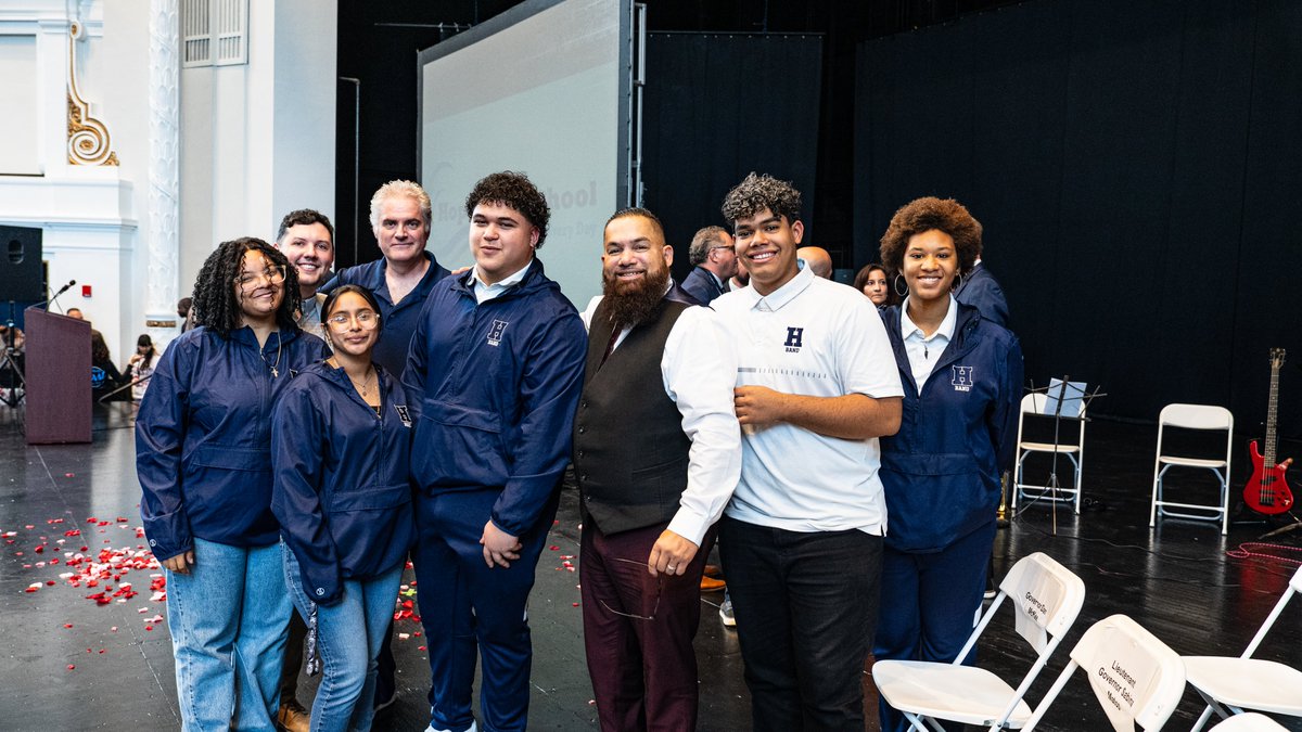 pvdschools's tweet image. The event featured performances by the school’s jazz band, citywide band, and Guatemalan dance troupe, and lunch served up by @PCTAProvidence’s “Good Eats &amp;amp; Treats” #MenuForSuccess Food Truck!