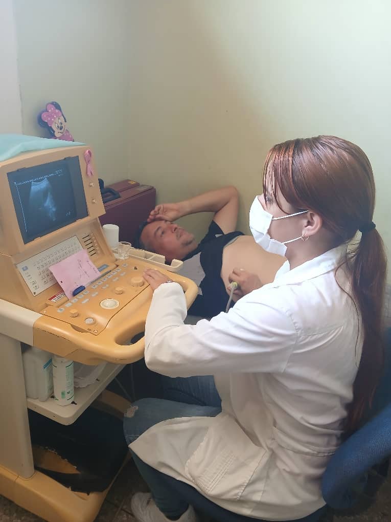 Estado Zulia 🇨🇺🇻🇪 
CDI Cerro de Marín 
Municipio Maracaibo 
Jornada laboral de Ecografía con la Dra Eliany Castellanos realizando ultrasonido abdominal a paciente con dolor abdominal con una atención excelente.
#FuerzaGuantánamo
#CubaPorLaVida
#UnidosXCuba
#TumbaElBloqueo