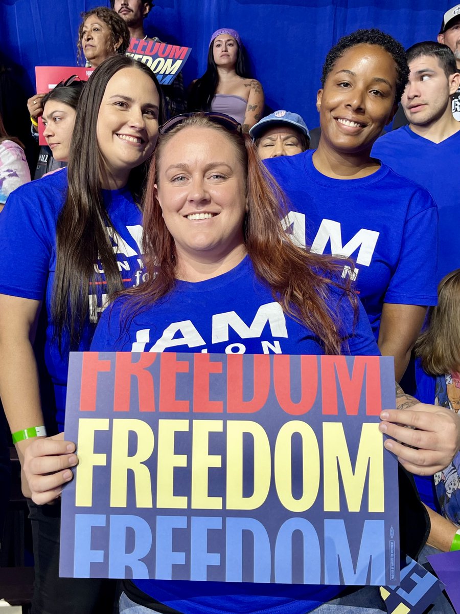 IAM_Union's tweet photo. IAM GOTV team members cheered on @KamalaHarris at her final campaign rally in Phoenix, AZ ⚙️💪🇺🇸
We are proud to support the presidential ticket that will work for working families. 🗳️ ❤️ #IAMvoting #IAMforHarrisWalz https://t.co/DBRv9pF7P8