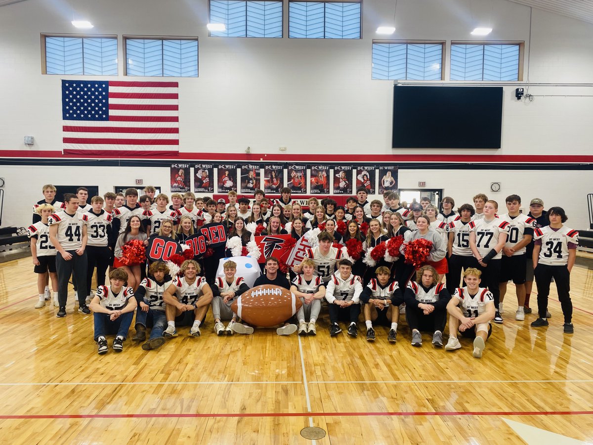 DCWestFalcons's tweet photo. What an awesome State Football Pep Rally Today! Best of luck @dcw_fb! 🏈
#RiseUp https://t.co/aUuuZ8BJHK