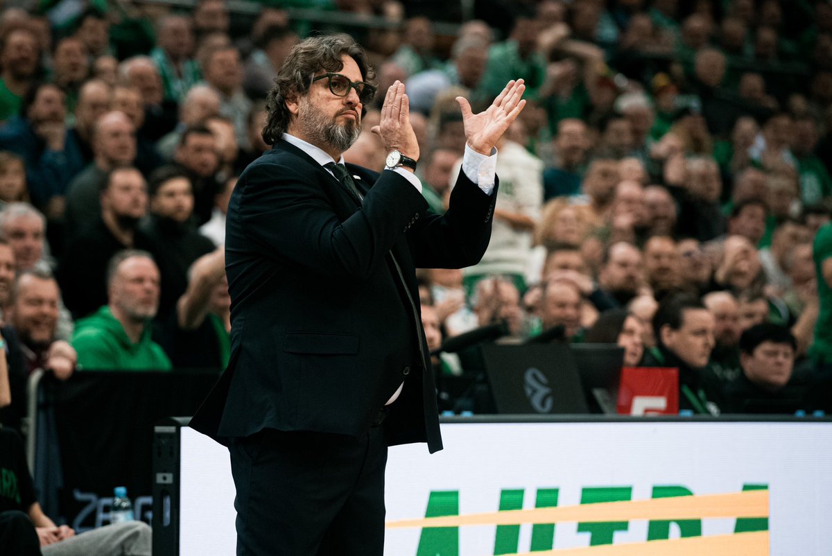 Andrea__Calzoni's tweet image. 👀🇱🇹5 consecutive victories, 6-1 record and first place in the EuroLeague. Masterclass by Coach Andrea Trinchieri.

#EuroLeague #ZalgirisKaunas #Zalgiris