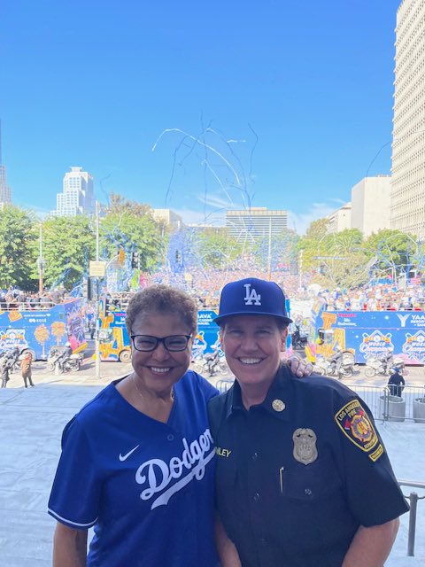 LAFDChief's tweet image. What a day to celebrate the tremendous achievement of our gritty and determined @Dodgers with the #CityofLosAngeles and @MayorOfLA Your #LAFD working together in @UnifiedLA to ensure your safety today - thank you for celebrating responsibly #GoBlue