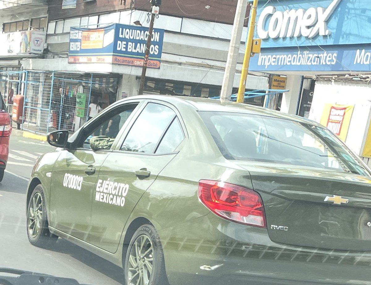 Por qué un vehículo de @SEDENAmx sin matrícula ni permiso ni nada? 
<a href="/UCS_GCDMX/">Unidad de Contacto del Secretario SSC CDMX</a> en alcaldía Azcapotzalco