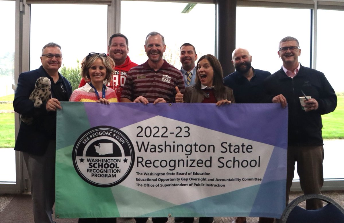 Today SBE staff delivered recognition banners to school superintendents across Northwest Educational Service District 189. The banners, part of the WA School Recognition Program, celebrate school's achieving success in multiple areas. 

Learn more here: sbe.wa.gov/school-recogni…