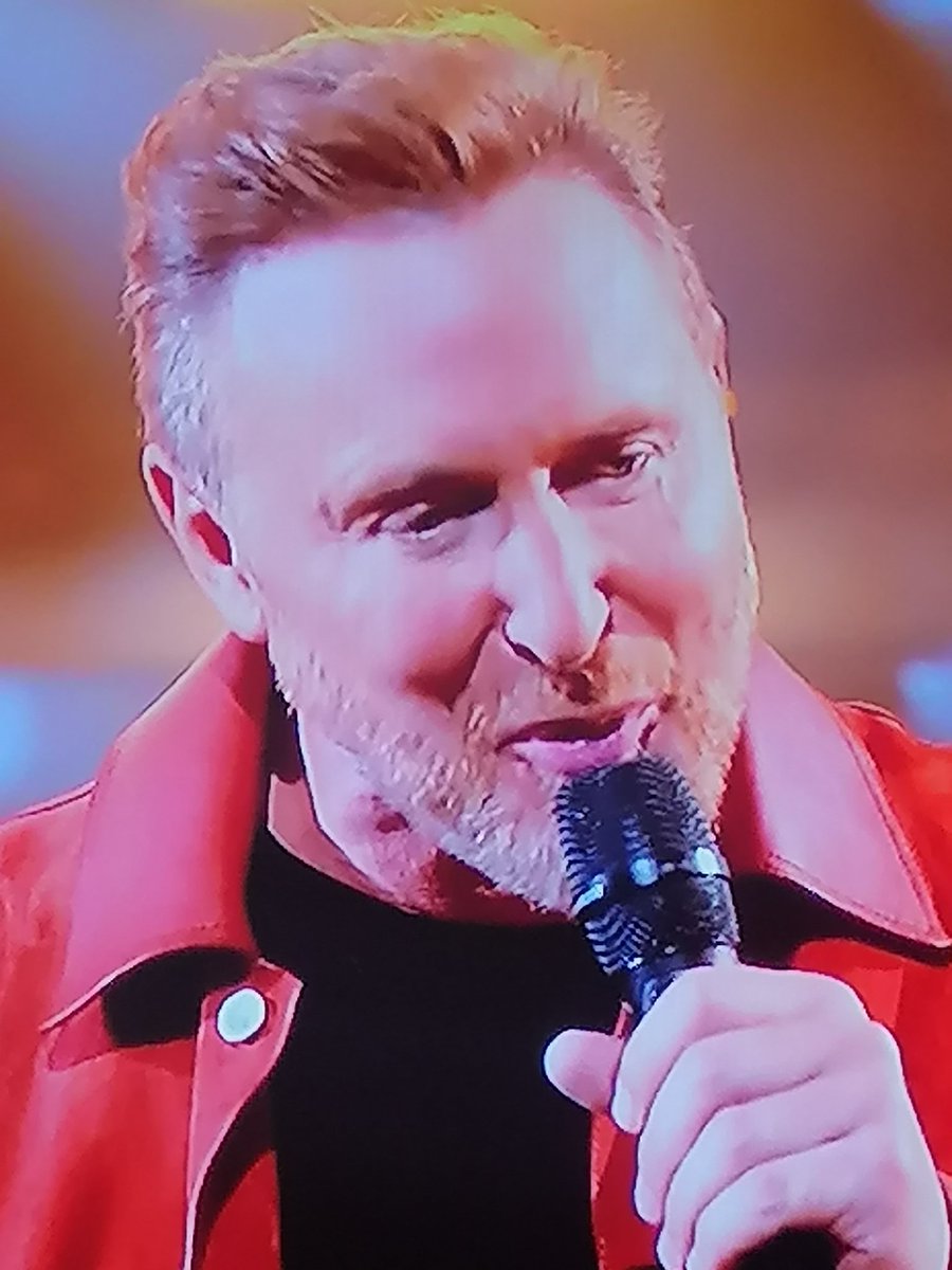 #davidguetta
The boulard botoxé
Il sourit trop, il rit trop fort, l'artificiel dans toute sa splendeur. Comme il a changé 😱