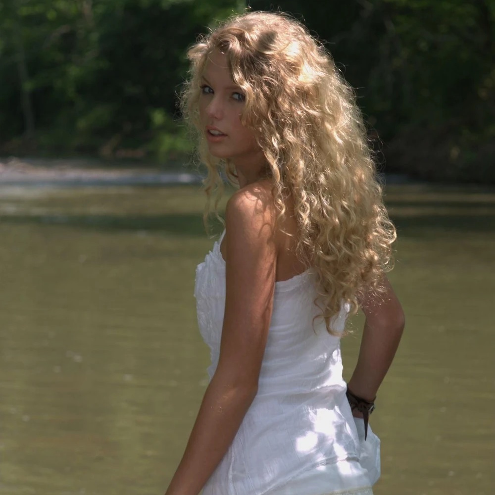 chartdata's tweet photo. Taylor Swift's "Cold As You" has now sold over 500,000 units in the US. https://t.co/f4oBMl666X