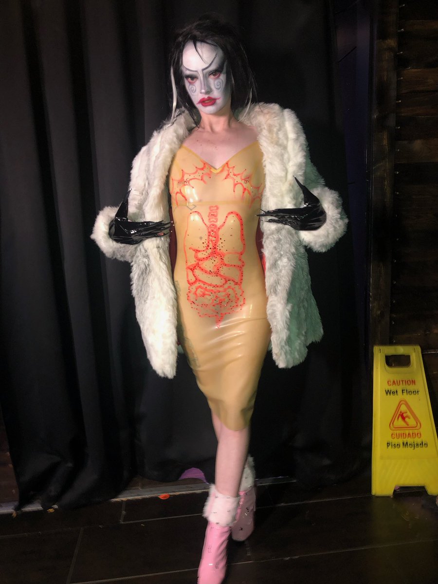 the siren head of ur dreams?? the roadkill of your dreams??? i luv being a freak