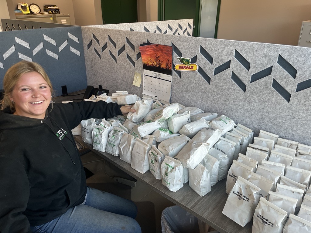 Tell me it's soil sampling season without out telling me it's soil sampling time!!
Fall is the perfect time to soil sample.  Contact your local TCO location to chat.
Belleville: 613-962-9204
Colborne: 905-355-1601
Selby: 613-354-4424
#SoilManagement #soiloptix #SoilHealth