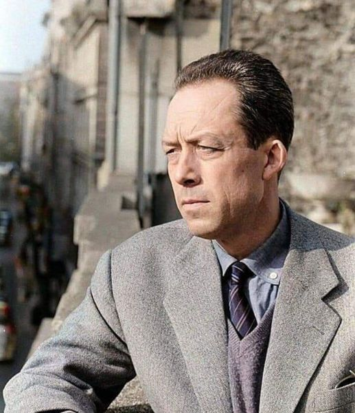 pierpi13's tweet image. "La tragedia della vecchiaia non è quella di essere vecchi, ma quella di essere giovani. All'interno di questo corpo che invecchia c'è un cuore curioso, affamato, pieno di desiderio come nella giovinezza. Sto alla finestra e guardo il mondo che passa, sentendomi come uno