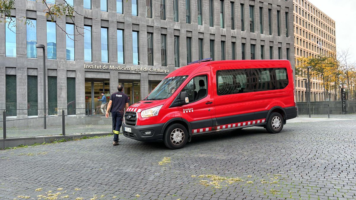 📌 Un equip de 10 professionals forenses del Departament es desplaça ara a València per ajudar en les tasques de reconeixement de les víctimes de la #DANA. 

Són 6 metges forenses, 1 d’ells odontòleg, i 4 tècnics d’autòpsies de l’#IMLCF 

#ElGovernDeTothom