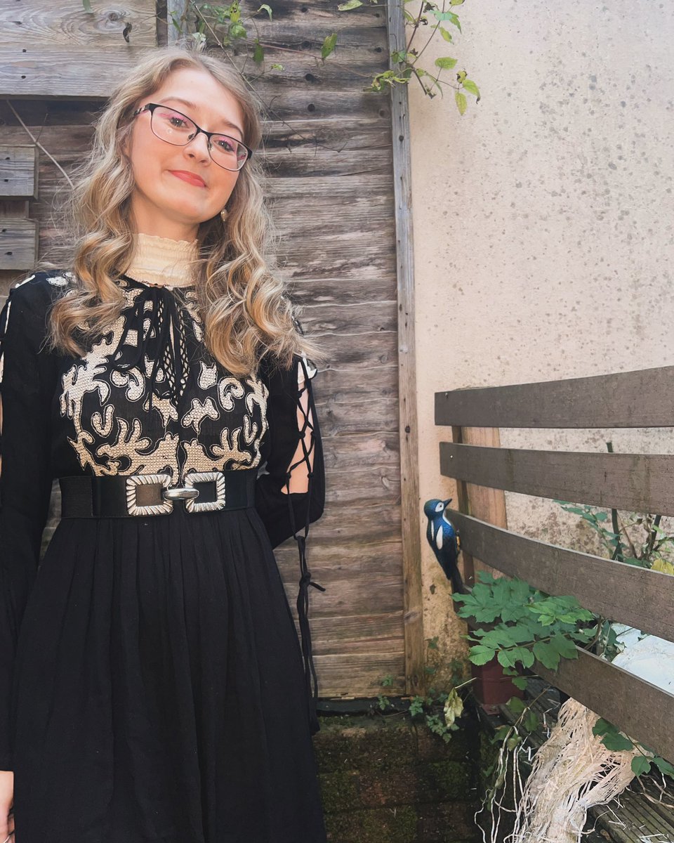 BryonySierMusic's tweet photo. Ready for round 2! This outfit is giving Stevie Nicks vibes 💃🎶 Heading to Porth for Culture fest!
.
.
#musiciansdaily #musiciansofinstagram #musicianslife #musiclover #livemusic #musicfestival #stevienicksstyle https://t.co/SLciNLY9G2