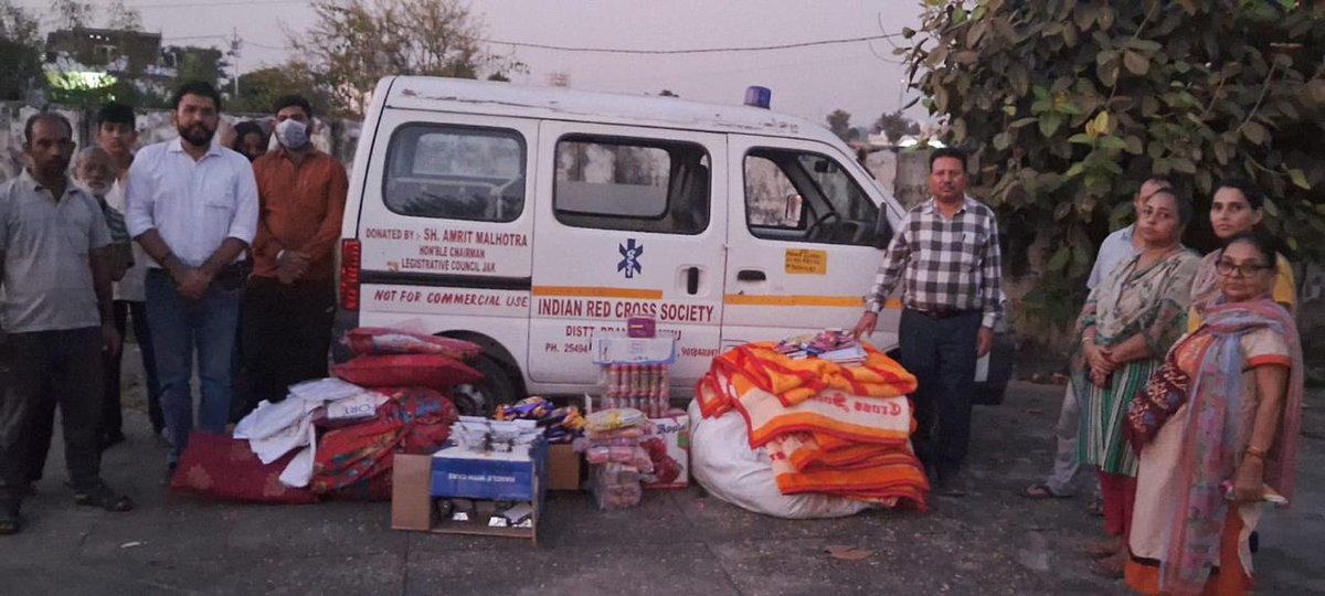 dmjammuofficial's tweet photo. ADC @ansuyajamwal, Tehsildar Jammu (N) and officials from Relief Department visited Purkhoo Migrant Camp to interact with the fire incident victim families. Following this, @Redcrossjammu helped the families in Diwali celebrations.

@diprjk https://t.co/Lv3hvgpps9