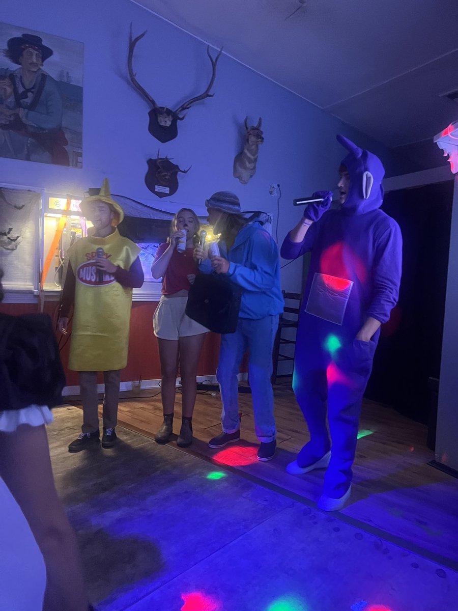 j3ssssicaa's tweet photo. Happy halloween #ravekitty https://t.co/CzohMlj0bT