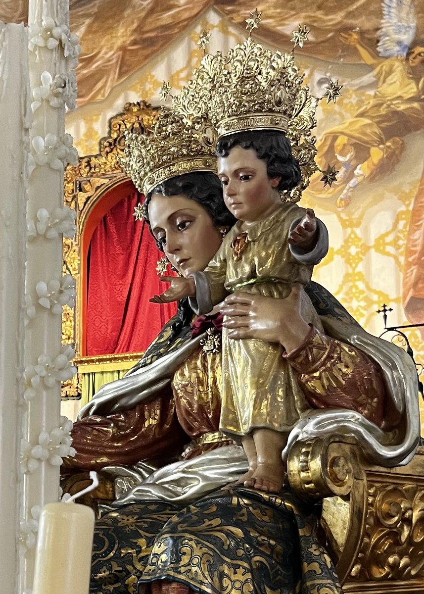 Durante la mañana de hoy, María Auxiliadora ha sido entronizada en las andas para recibir en la noche de mañana a María Santísima de la Estrella <a href="/hdadlaestrella/">La Estrella</a> a las puertas de nuestra Parroquia <a href="/pSJBtriana/">Parroquia San Juan Bosco</a>.

¡Nuestra Casa Salesiana <a href="/salesianotriana/">Salesianos Triana</a> espera impaciente!