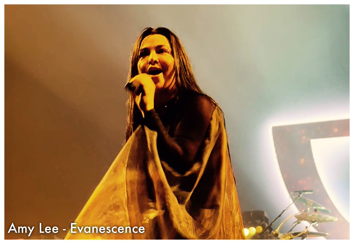 Here’s another one of my favourite photos I took of <a href="/AmyLeeEV/">Amy Lee</a> of <a href="/evanescence/">Evanescence</a> on October 29,2024 in London,Ontario.,Canada. #livenusic #concert #evanescence #amylee #thebittertruth