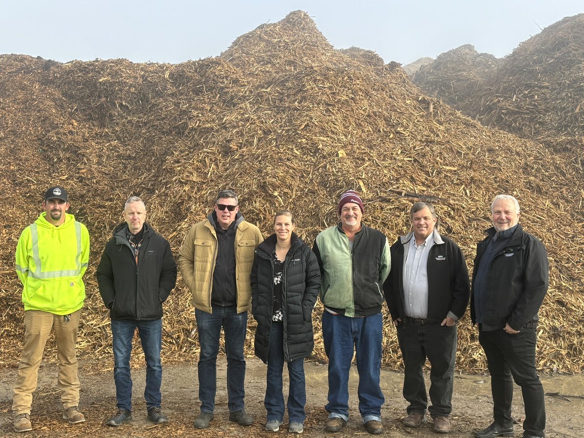 ThommyPetersen's tweet photo. Thx @reprickhansen for taking a door knocking break this foggy morning to tour  @energystpaul wood yard in St Paul. Spread of emerald ash borer in MN has created many issues for our state including storage, we’ll keep working to address. https://t.co/aK1cUGeScp