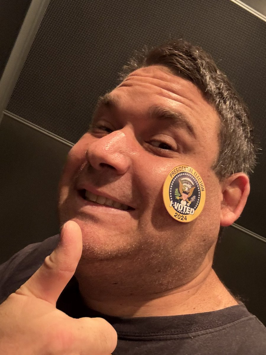 BrianKal's tweet image. Don’t boo, vote. 🇺🇸