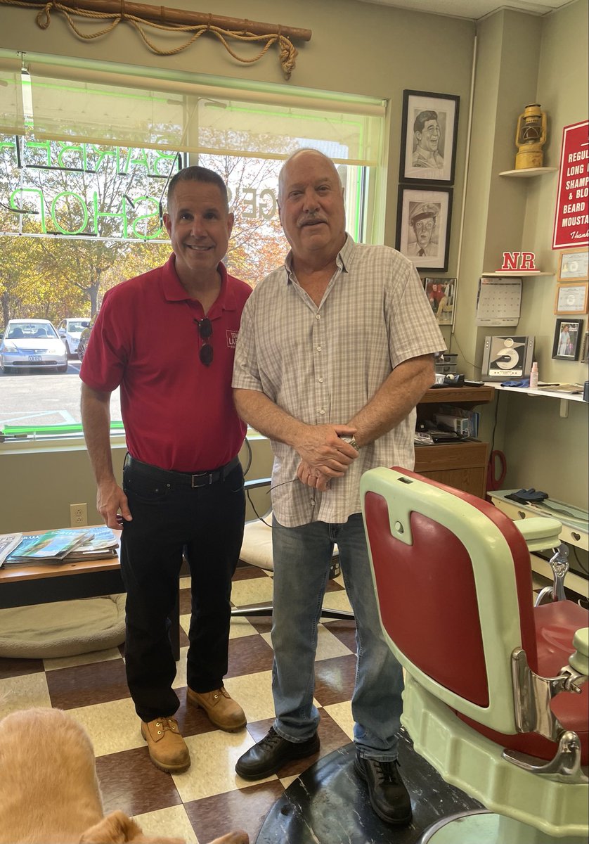 LapollaForNY's tweet image. Just got a great haircut in Rockland County at George’s Barbershop to finish up my 99 AD 💈 Tour.

On the way in I met my Uncle John, my #StonyPoint and #RocklandCounty roots run deep. 

Next haircut tour…#Albany2025

🇺🇸💪💈🇺🇸