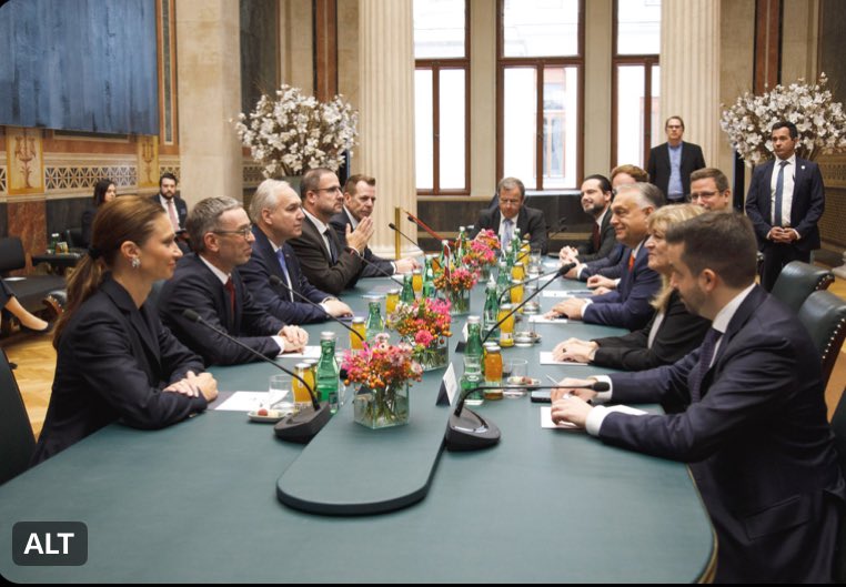 steffi_krisper's tweet photo. Demokratiefeinde heucheln Respekt vor Ämtern und demokratischen Grundsätzen.
In Wahrheit missbrauchen sie diese für parteipolitische Inszenierung.
Und entwürdigen sie damit. Und damit unsere Demokratie.
Lately: Amt des NRPräsidenten und groteske Erklärungen.
#perfide #FPÖ https://t.co/LRUk4PjNgK