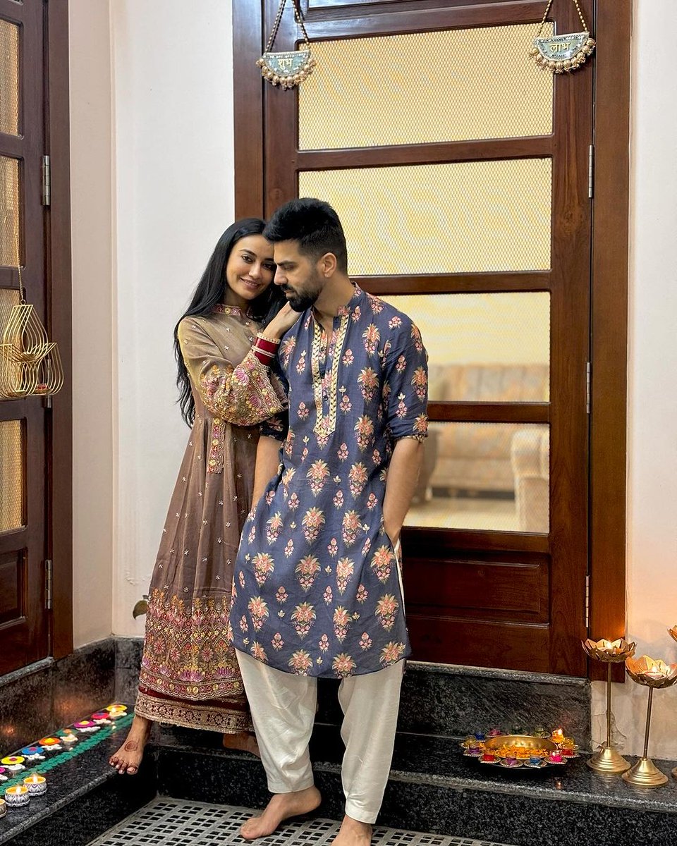 sjsk92_suganti's tweet photo. Mr and Mrs Suri😍😍
#SurbhiJyoti #SumitSuri https://t.co/jl2THVwiR3