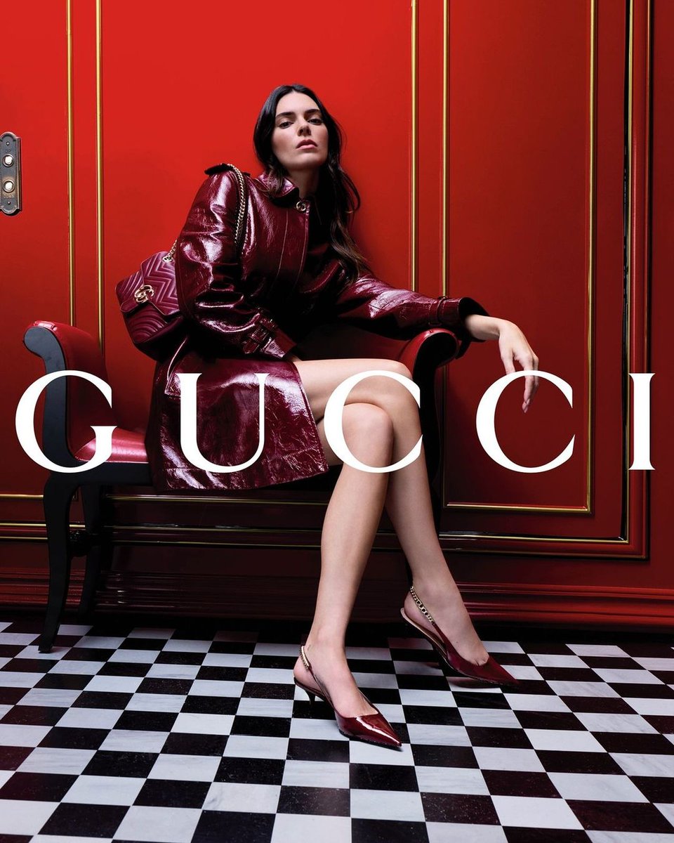 kendam_com's tweet image. Gucci Gift Holiday 2024 Chapter 1 Campaign with Kendall Jenner shot by Anthony Seklaoui kendam.com/news/campaigns…

#Gucci #Holiday2024 #Campaigns #KendallJenner #SabatoDeSarno #Fashion #Kendam