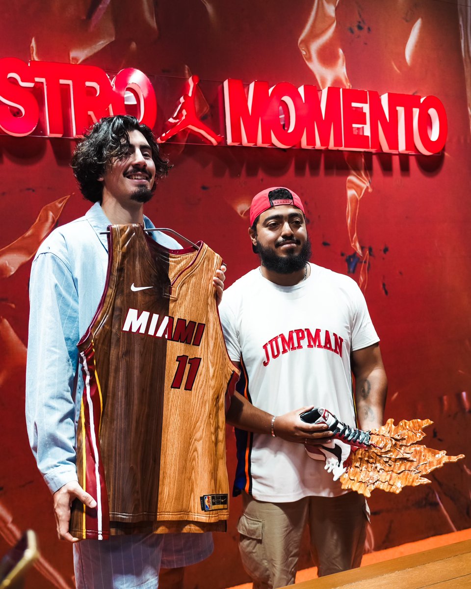 MiamiHEAT's tweet photo. This fan pulled up to Jaime’s signing event in Mexico City with a custom-made wooden jersey and Jordan shoe 🔥 #NBAenMéxico #DaleHEAT https://t.co/FU2e14rmmy