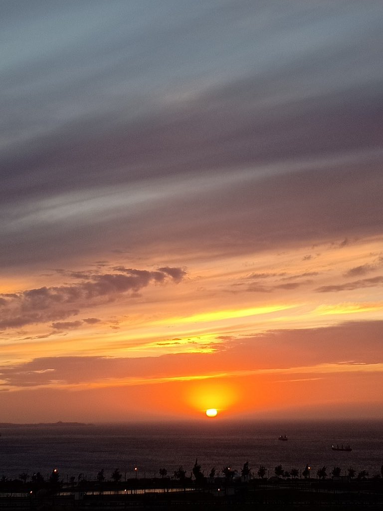 OmarDiazFerrar1's tweet photo. Ayer fue nuestro último atardecer en Argelia !! Terminamos una operación sin precedentes, con la operación de 12 aviones !! Gracias a todos lo que hicieron posible esta misión !! En especial a  nuestro equipo de trabajo !! Gracias TTA por confiar en nosotros !! Gracias al pueblo de Argelia por su amistad y hospitalidad !! Gracias a la embajada Argentina en Argelia y a su embajador por recibirnos !! Gracias a todos los que hicieron esto posible !!