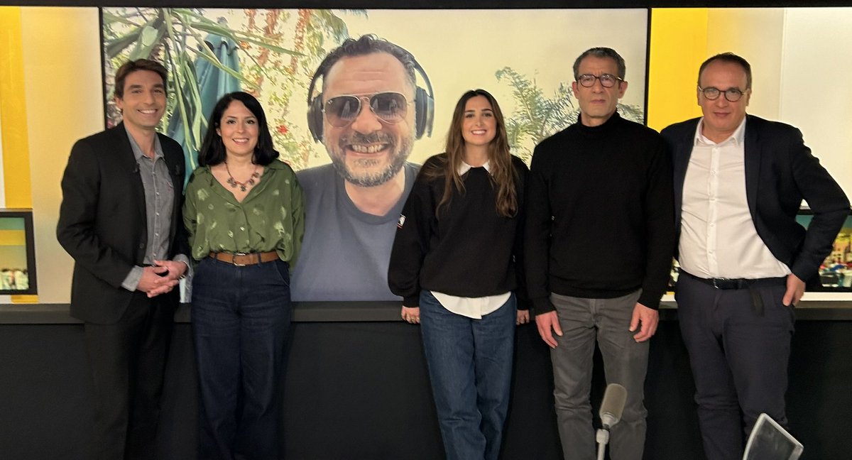 ☀️Que du beau monde sous le soleil de Marrakech où Nedjim Bouizzoul (Labess) est en concert ce soir ! <a href="/MKACITV5M/">Mohamed Kaci</a> reçoit aussi l’humoriste Mélanie Akkari, l’artiste Taysir Batniji et Smaïl Chertouk et Sarah Handala auteurs de « L’Algérie, tu l’aimes ou tu la kiffes »