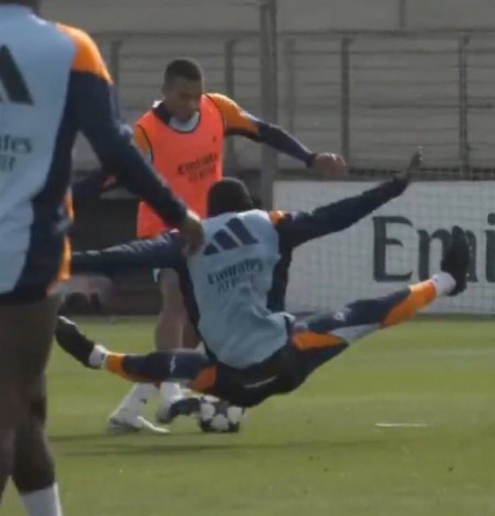 SpiritOfRM's tweet photo. Just a normal tackle by Rudi🛡️

#AntoniRudiger #Mbappe #RealMadrid #SpiritofRM https://t.co/TK5kSeRdUd