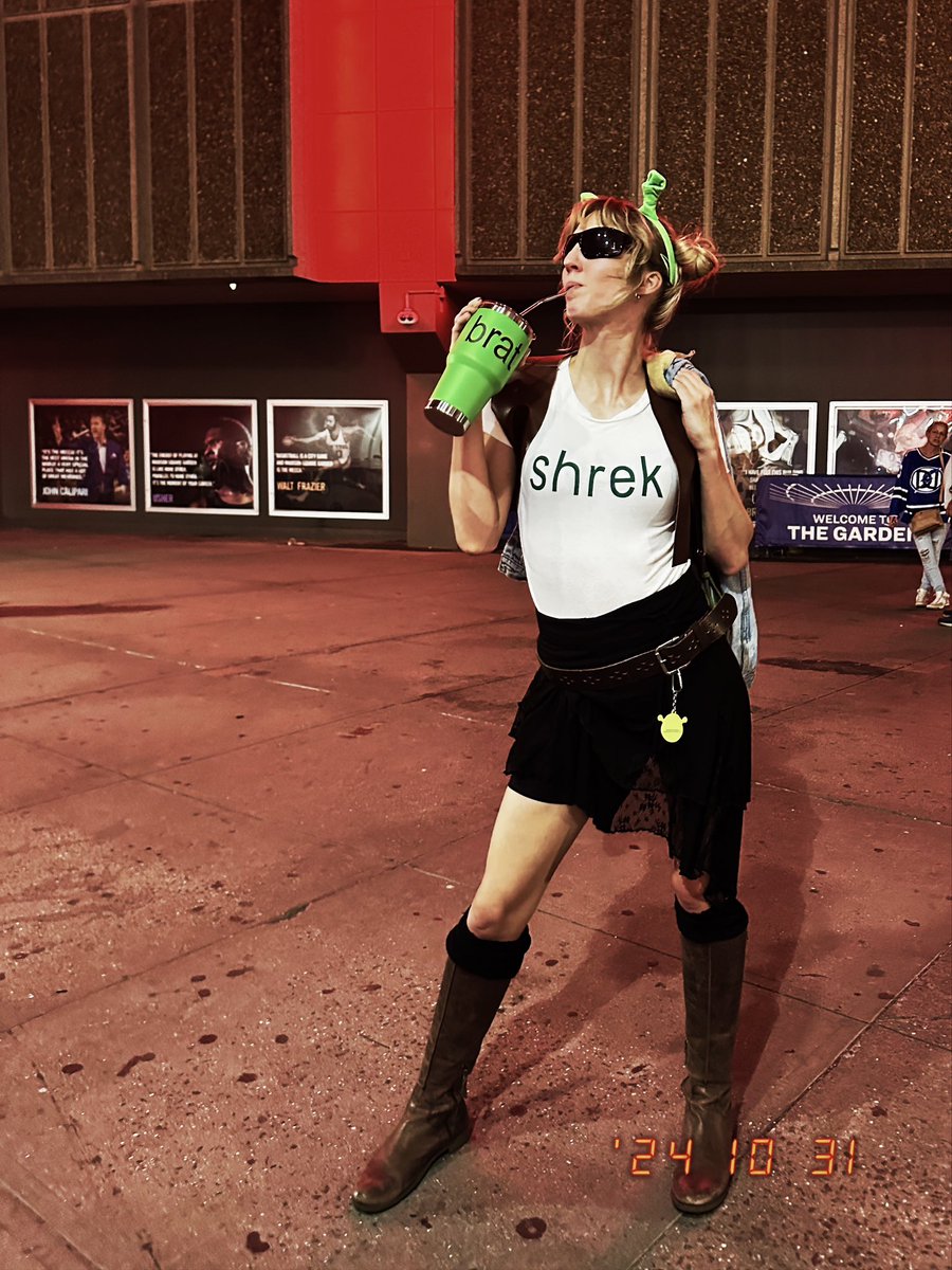 “I think the onion’s rotten right to the core.” - Charli ShrekCX #Halloween #brat