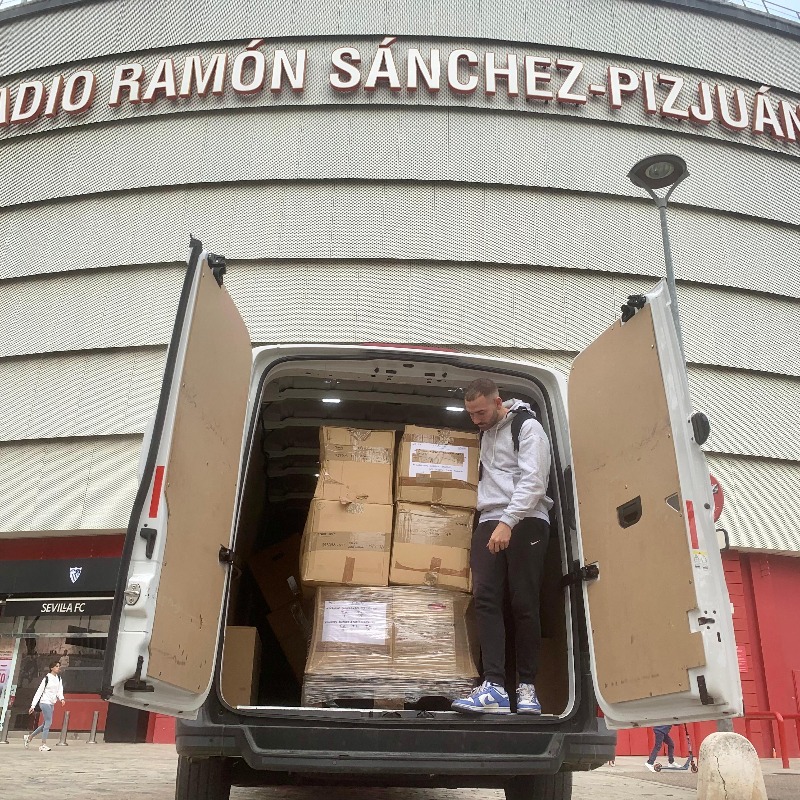 SevillaFC's tweet photo. ℹ️ El #SevillaFC se solidariza con los damnificados por la DANA en Valencia. 🤝

#WeareSevilla