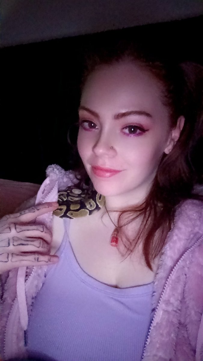 Meet Madusa everyone!! This is my baby ball python! Isn't she beautiful!! 😍