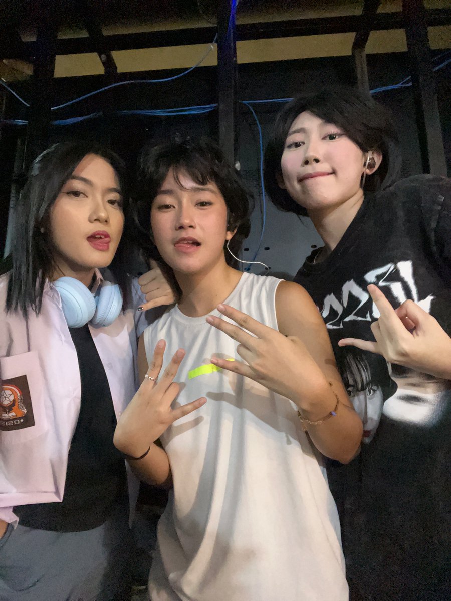 Freya_JKT48's tweet photo. Fano, Ando, Jerry🤘 https://t.co/c9XzVp9vD2