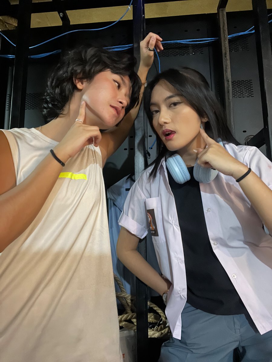 Freya_JKT48's tweet photo. Fano, Ando, Jerry🤘 https://t.co/c9XzVp9vD2