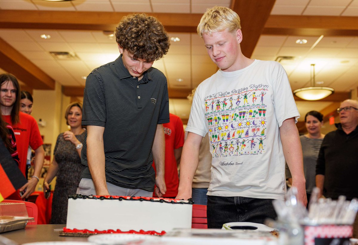 fairfieldprep's tweet image. Abschied! 🇺🇸❤️🇩🇪 We bid farewell to our 17 German exchange students and their chaperones after an unforgettable stay at Fairfield Prep.

Safe travels, and until we meet again!
#OurCommonHome #MenForOthers #BeIgnited #FairfieldPrep #AMDG