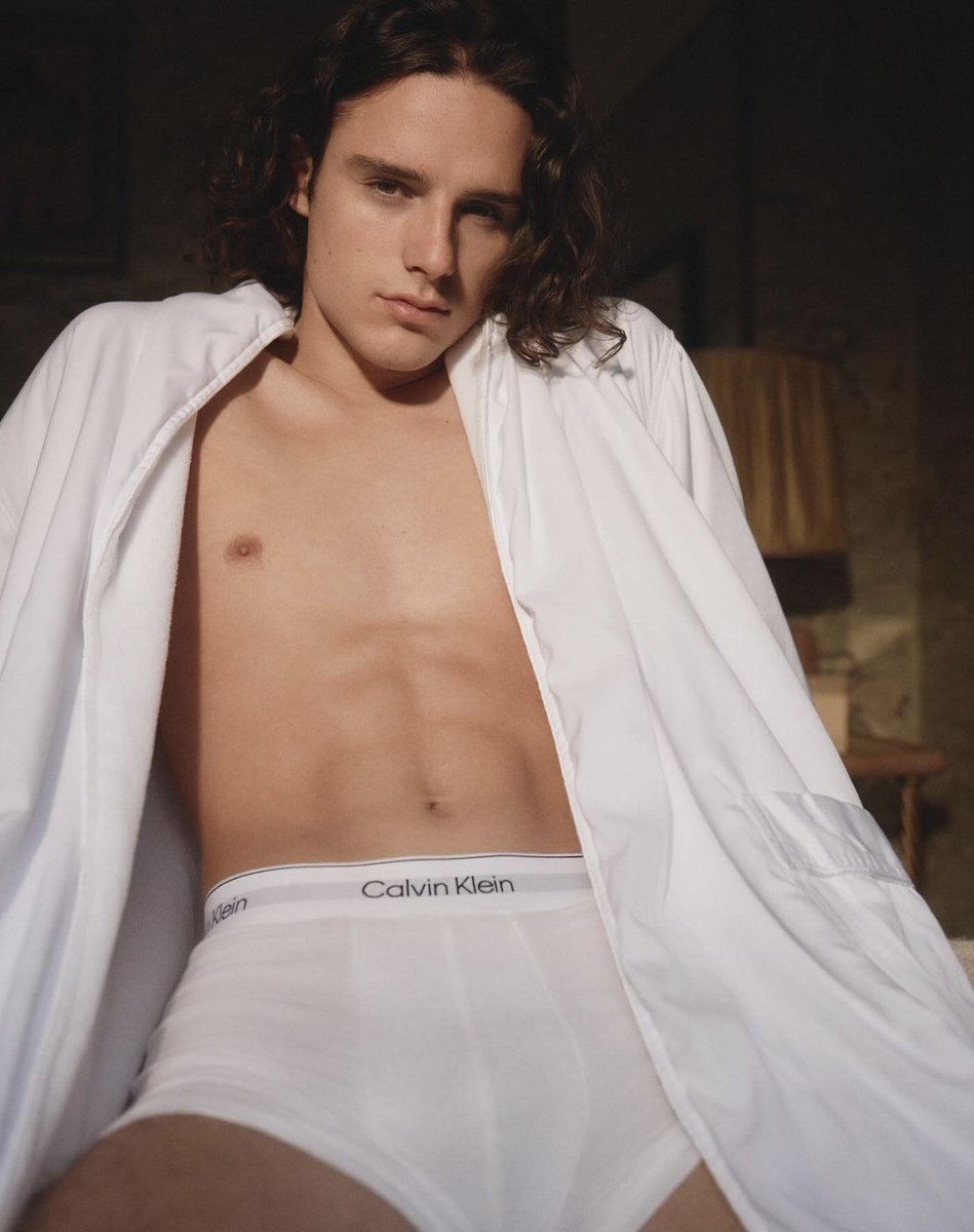 cordeliacordate's tweet photo. THATS OUR PRINCE!!!! OH MY GOD!!!!! https://t.co/UurTU2Bd7n