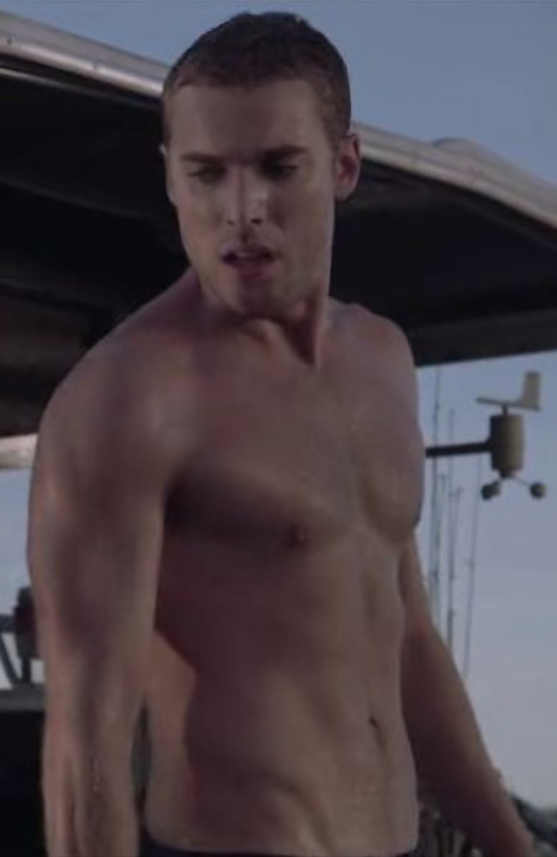 armyhammered's tweet photo. #DustinMilligan https://t.co/k4KsNtSUIM