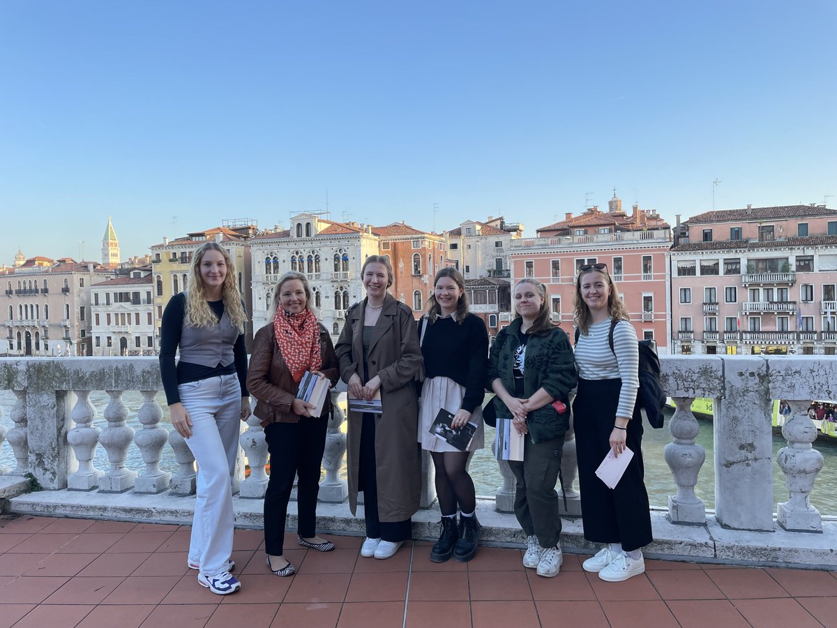Raphaela Henze (@henzeraphaela) on Twitter photo Vielen Dank an <a href="/pc_schaefer/">Petra C. Schaefer</a> und <a href="/centro_tedesco/">Centro Tedesco di Studi Veneziani - DSZV</a> für das herzliche Willkommen und den spannenden Input für unseren diesjährigen Biennale-Besuch! #kulturmanagament #hhn #HochschuleHeilbronn Vielen Dank an <a href="/pc_schaefer/">Petra C. Schaefer</a> und <a href="/centro_tedesco/">Centro Tedesco di Studi Veneziani - DSZV</a> für das herzliche Willkommen und den spannenden Input für unseren diesjährigen Biennale-Besuch! #kulturmanagament #hhn #HochschuleHeilbronn