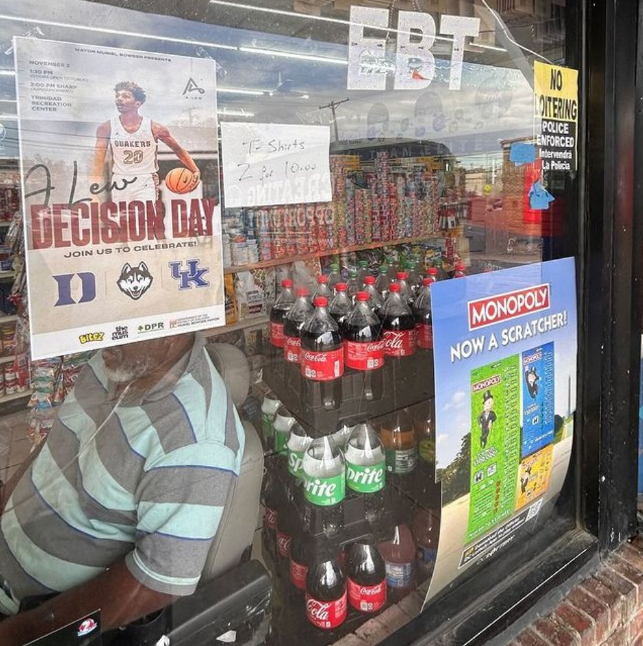 rarerookies's tweet image. They're promoting Acaden Lewis's commitment around the neighborhood in DC. He'll be announcing his decision on Saturday at the Trinidad Recreation Center, a place so significant to him that he got it tatted on his arm.