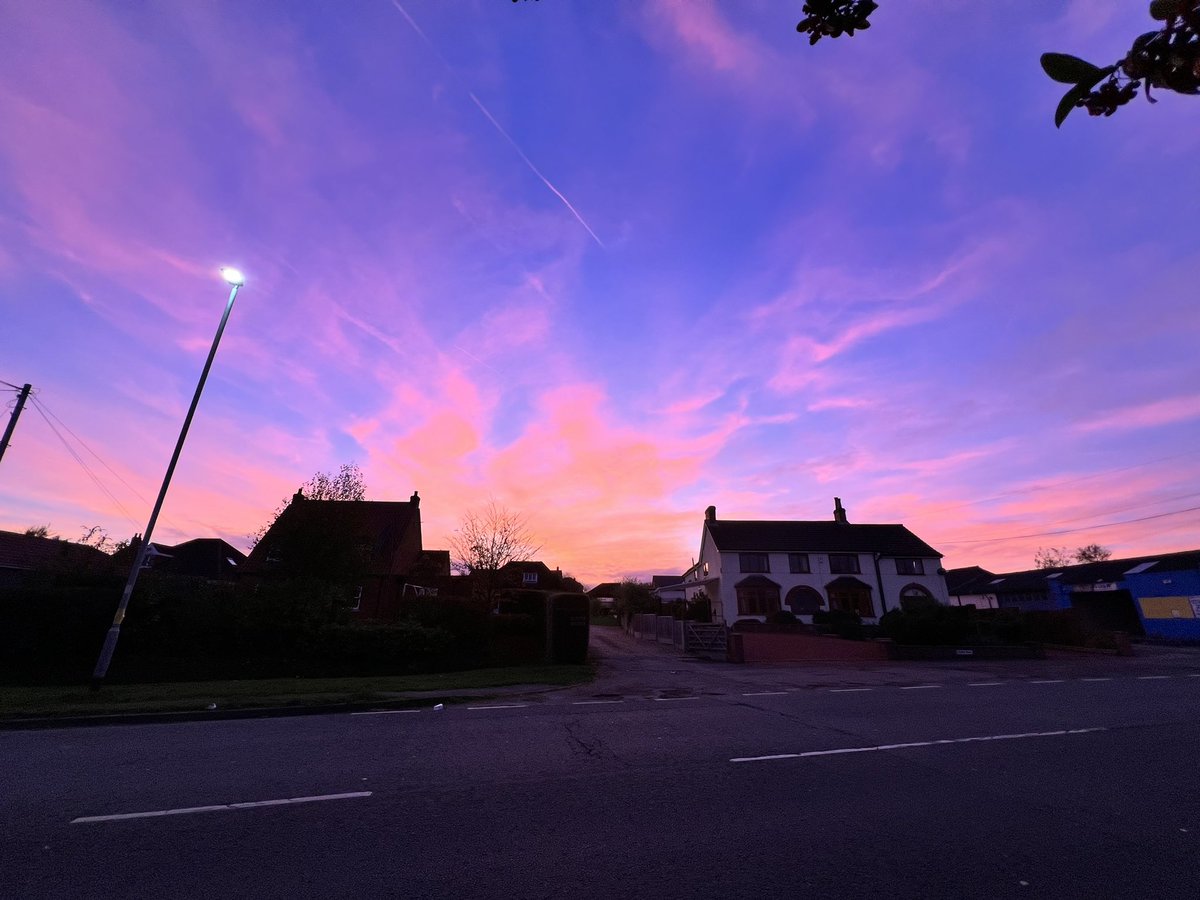 Nice to finally see a #Sunset to round of the week 🌅 in #Horncastle