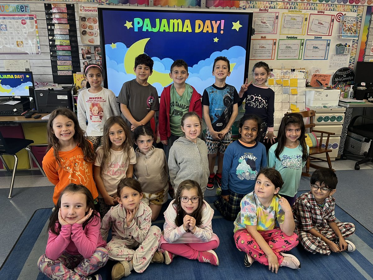 MissRinck's tweet photo. Red Ribbon Week❤️ Our 2nd Squad taking a stand against bullying! 💪 @Miss_DeSousaa @School9E https://t.co/FU6p0MR1h3